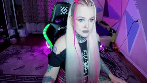 Hannah online show from December 6, 3:44 pm