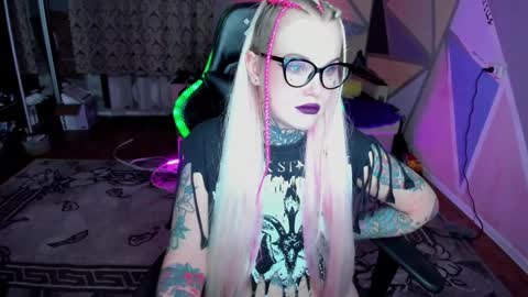 Hannah online show from December 9, 6:35 pm