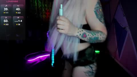 Hannah online show from December 11, 11:10 pm