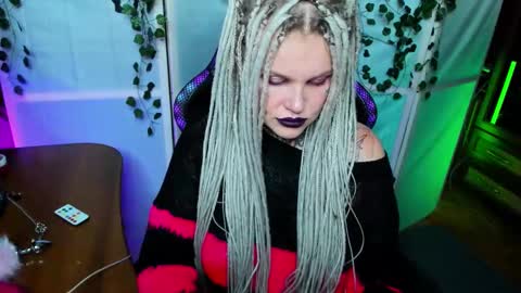 Snapshot of hannah_chaos chatting on November 13, 10:19 pm Hannah online show from November 13, 10:19 pm