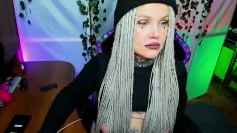 Snapshot of hannah_chaos chatting on November 19, 11:27 pm Hannah online show from November 19, 11:27 pm