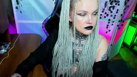 Snapshot of hannah_chaos chatting on December 2, 1:55 am Hannah online show from December 2, 1:55 am