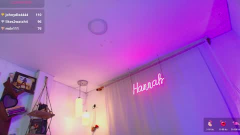 Snapshot of hannah_lovee chatting on April 9, 6:19 am hannah_lovee online show from April 9, 6:19 am