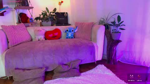 Snapshot of hannah_lovee chatting on May 16, 2:52 am hannah_lovee online show from May 16, 2:52 am