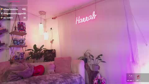 Snapshot of hannah_lovee chatting on July 7, 7:23 am hannah_lovee online show from July 7, 7:23 am
