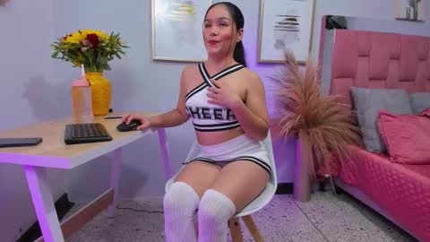 Snapshot of hannah_martinez_ chatting on October 10, 8:19 pm Maira online show from October 10, 8:19 pm