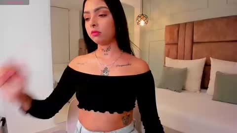 Hannah Milton online show from November 19, 10:43 pm