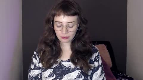 Hannah online show from February 7, 1:31 am