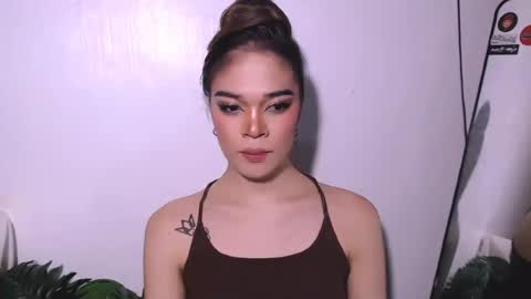HANNAH online show from June 25, 5:39 pm
