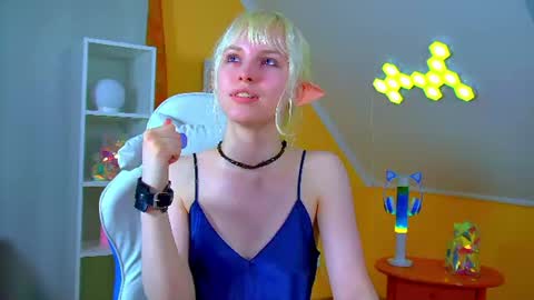 Hannah online show from July 2, 6:14 pm