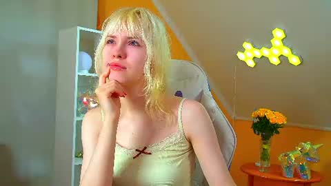 Hannah online show from July 22, 6:16 am