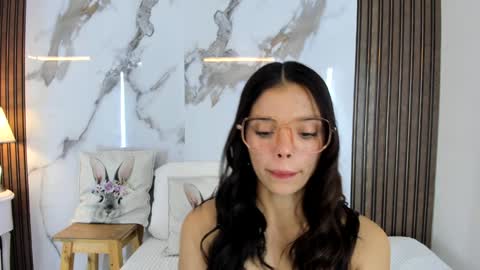 Hannahill69 online show from January 18, 4:37 am