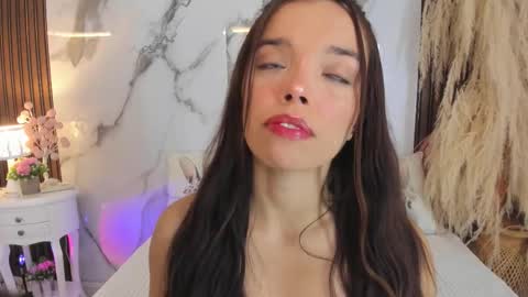 Hannahill69 online show from November 4, 4:55 am