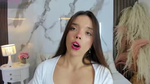 Hannahill69 online show from March 24, 5:01 am