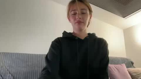 hannahinto online show from October 13, 3:45 pm