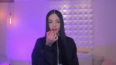 HANNAH J online show from November 16, 5:07 pm