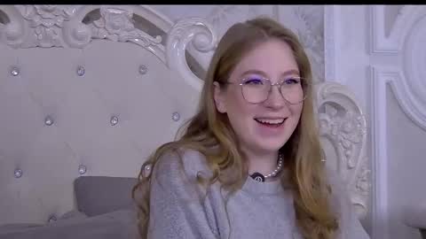 Snapshot of hannahmonttana chatting on October 8, 3:37 am Pearl online show from October 8, 3:37 am