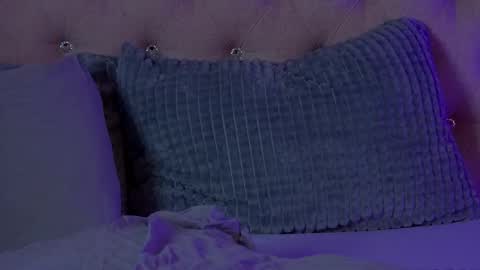 Snapshot of hannahmonttana chatting on November 29, 5:21 am Pearl online show from November 29, 5:21 am