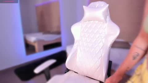 hannahmonttgomery  Help me reach 100 Hands up online show from November 13, 6:29 pm