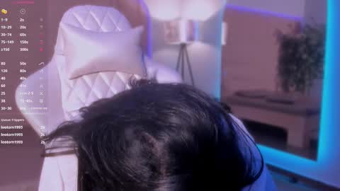 hannahmonttgomery  Help me reach 100 Hands up online show from March 17, 4:21 pm