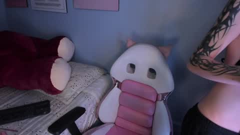 Hannah online show from May 24, 4:23 pm