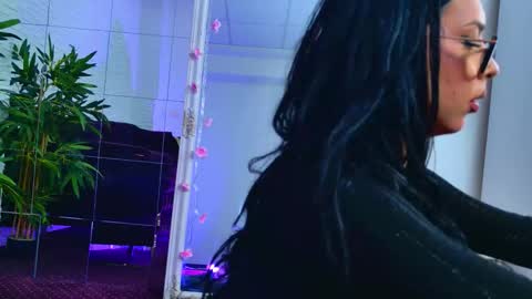 Snapshot of hannahpiercee chatting on March 2, 7:15 am Hannah online show from March 2, 7:15 am