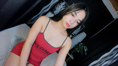 Snapshot of hannahriches chatting on February 26, 1:11 am Hannah online show from February 26, 1:11 am