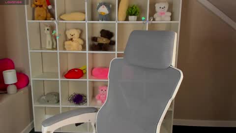 Snapshot of hannakoch chatting on April 30, 1:23 am Hanna online show from April 30, 1:23 am