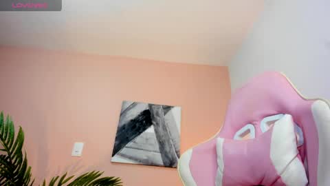 Snapshot of hannamiller_1 chatting on April 21, 2:51 am Hanna Miller online show from April 21, 2:51 am