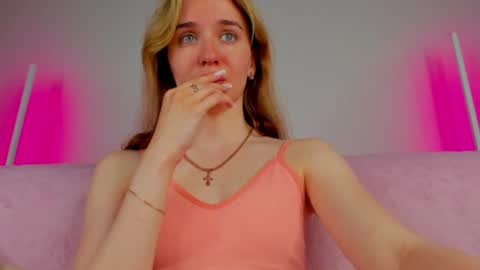 Hannavanilla online show from June 21, 1:19 am