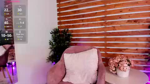 Hanna Williams  online show from June 13, 9:13 pm