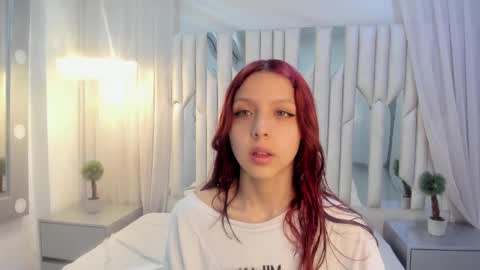 Hanni  online show from February 16, 11:16 am