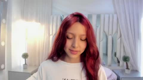 Hanni  online show from February 16, 5:26 pm
