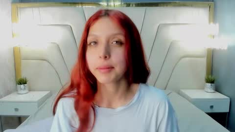 Hanni  online show from February 18, 5:21 pm