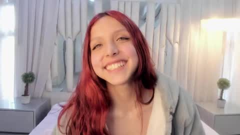 Hanni  online show from February 19, 5:27 pm