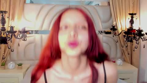 Hanni  online show from February 20, 11:09 am