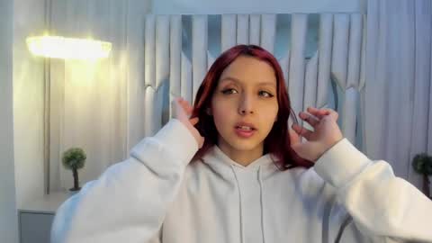 Hanni  online show from February 25, 10:58 am