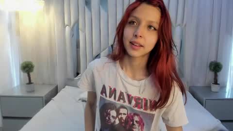 Hanni  online show from February 25, 2:00 pm