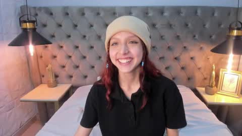 Hanni  online show from February 28, 2:20 pm