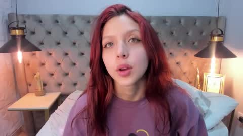 Hanni  online show from March 3, 5:39 pm