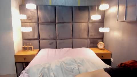 Hanni  online show from March 5, 2:01 pm