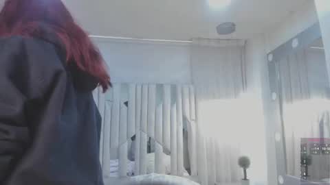 Hanni  online show from March 6, 2:18 pm