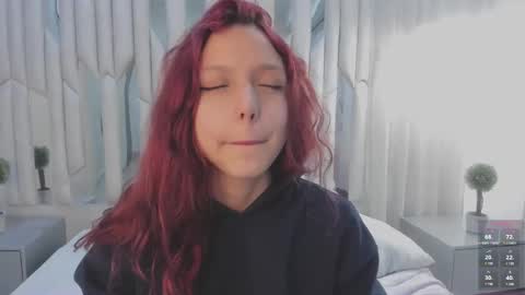 Hanni  online show from March 6, 5:22 pm