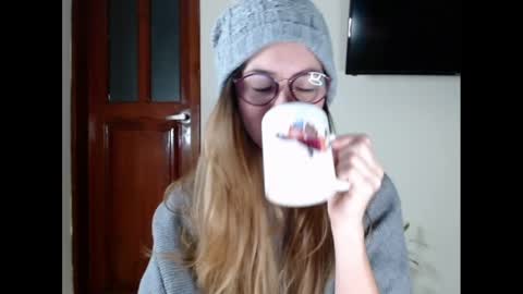 hanny_333 online show from January 21, 9:35 am