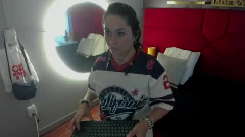 Hanny  online show from June 11, 11:41 am