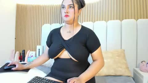 Snapshot of hanny_thomson chatting on June 2, 4:14 am Hanny online show from June 2, 4:14 am