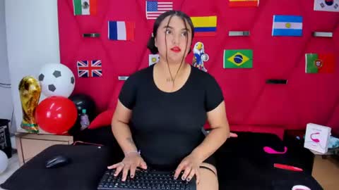 Snapshot of hanny_thomson chatting on June 14, 4:36 am Hanny online show from June 14, 4:36 am
