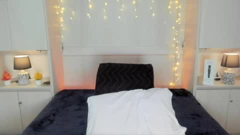 hannyk_ online show from April 24, 4:15 am