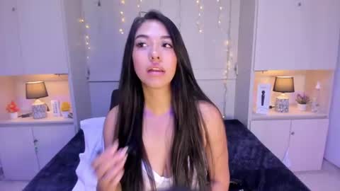 hannyk_ online show from August 1, 4:12 am
