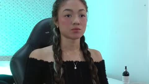 Snapshot of hantonella chatting on June 11, 1:42 pm Anto online show from June 11, 1:42 pm